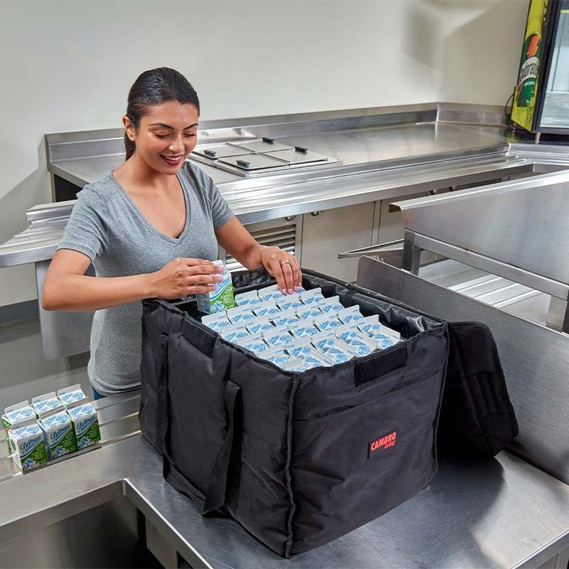 Bolsa de entrega y catering grande Nailon 53,5 x 35,5 x 35,5 cm Negro GBD211414-110 Cambro Comprar Bolsa de entrega y catering grande Nailon 53,5 x 35,5 x 35,5 cm Negro GBD211414-110 Cambro en Pepebar
