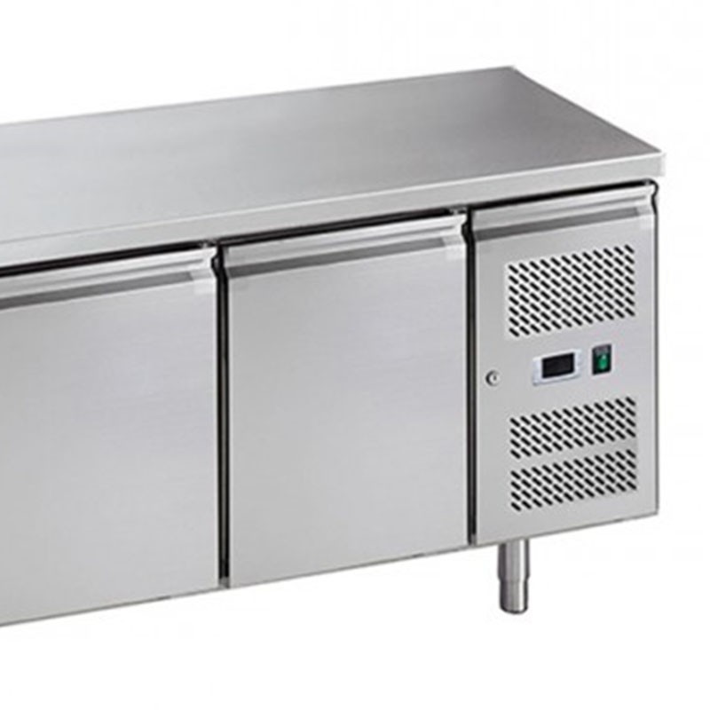 Comprar Mesa refrigerada gastronomía 3 puertas Forcold G-SNACK3100TN-FC en Pepebar