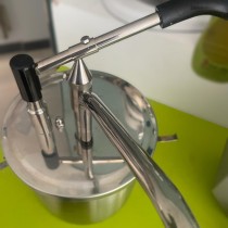 Dosificador cilíndrico completo de acero inoxidable 10 litros - Pepebar Dosificador cilíndrico completo de acero inoxidable 10 litros - Catálogo Suministros hostelería