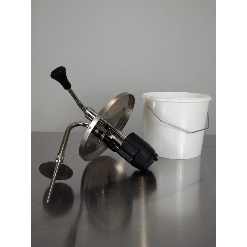 Comprar Dosificador inyector chocolates y cremas cilíndrico con caño inclinado y cubo. Varios tamaños en Pepebar