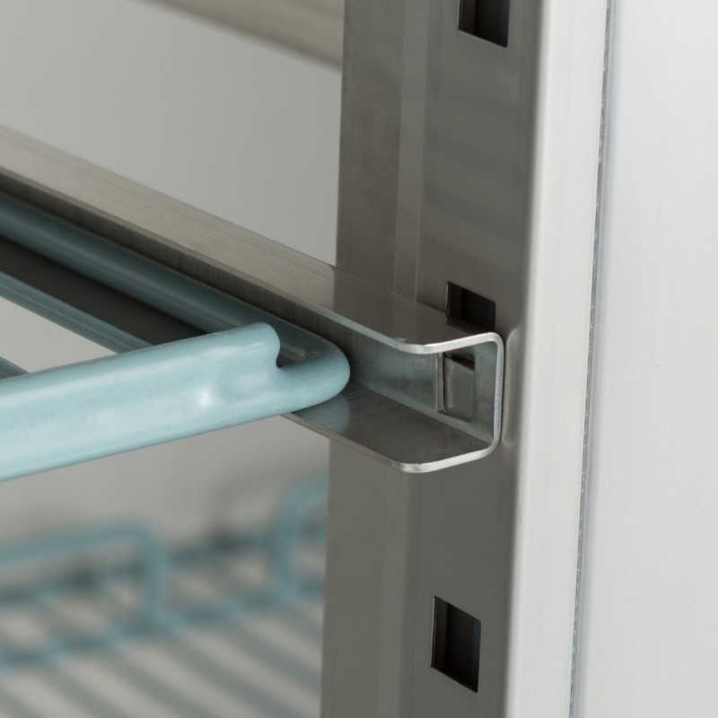 Comprar Frigorífico 600 litros 3 estantes ajustables 2/1 gn con ruedas y estantes en Pepebar